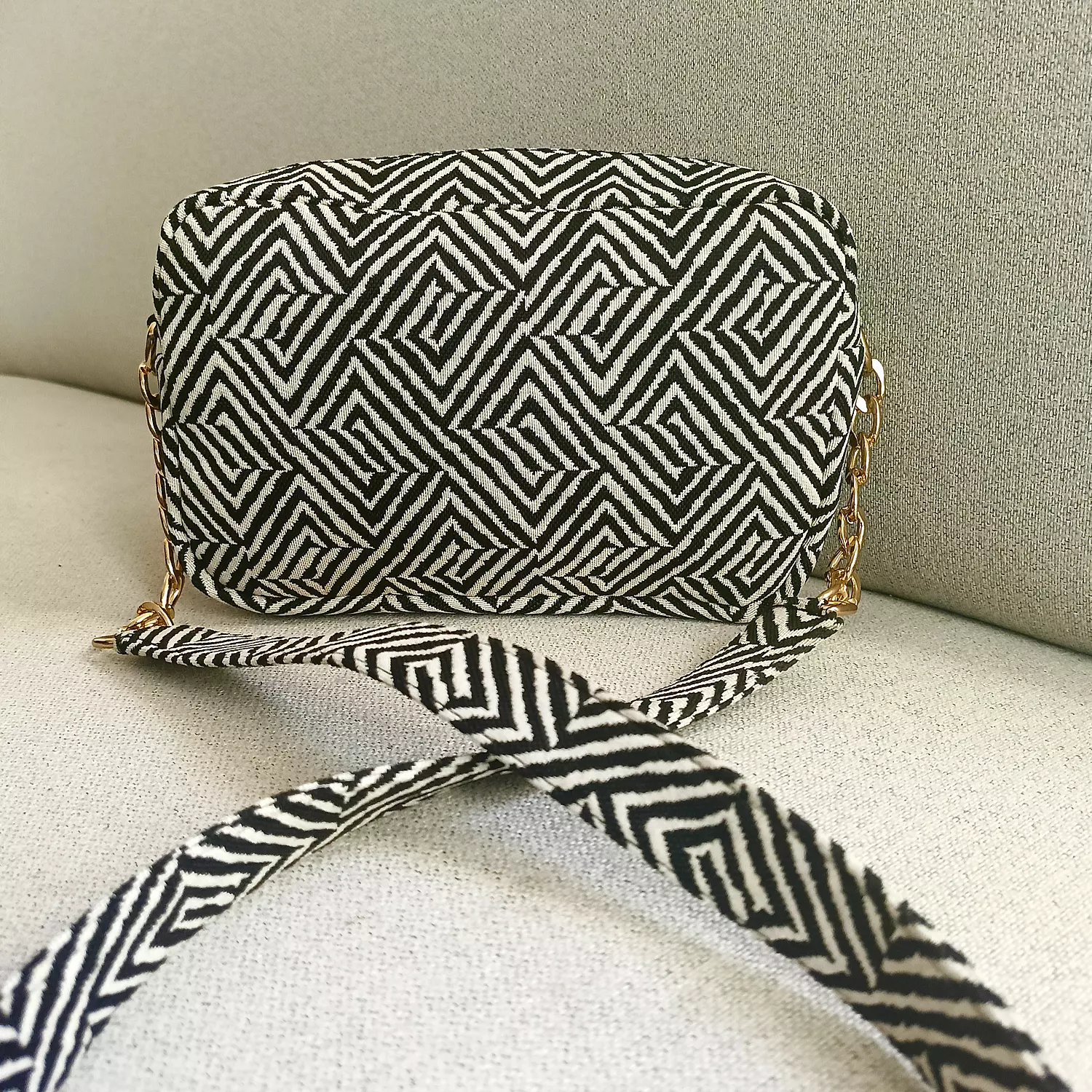 Black & white cross bag  1