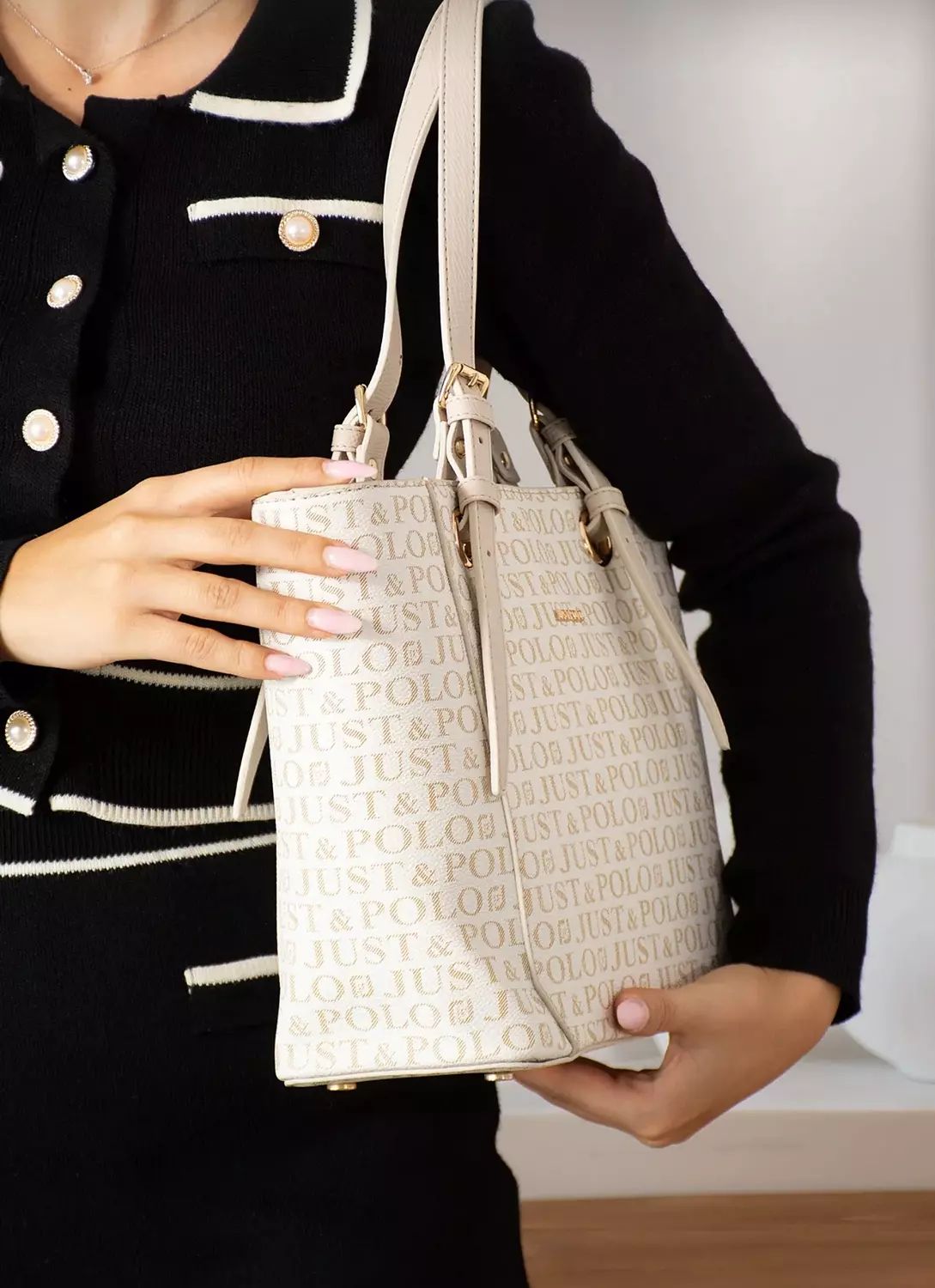 White shoulder bag  hover image