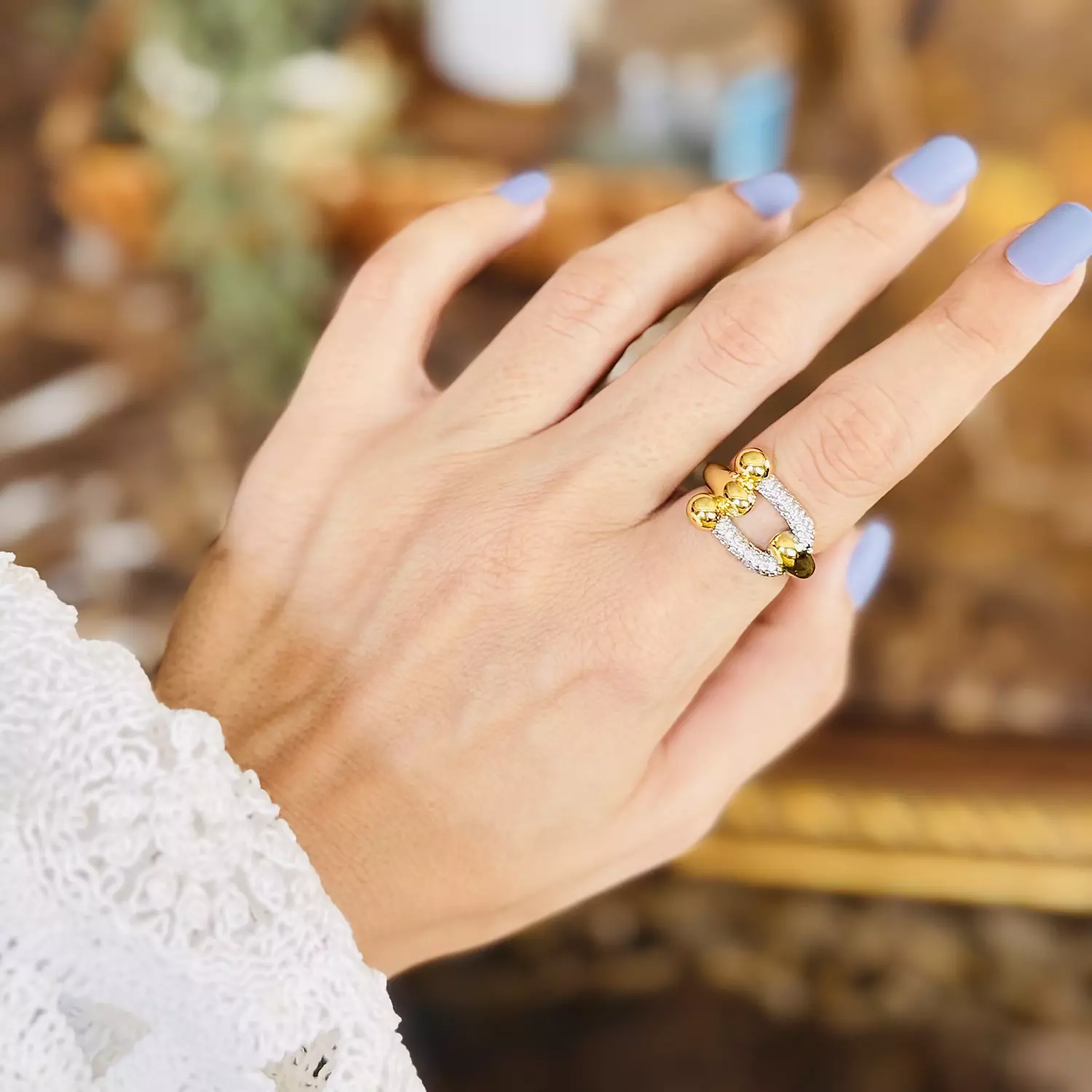 Luxurious Horseshoe U shape gold ring 3