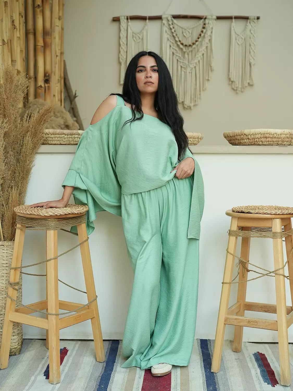 MINT GREEN WOMAN CUT SET hover image