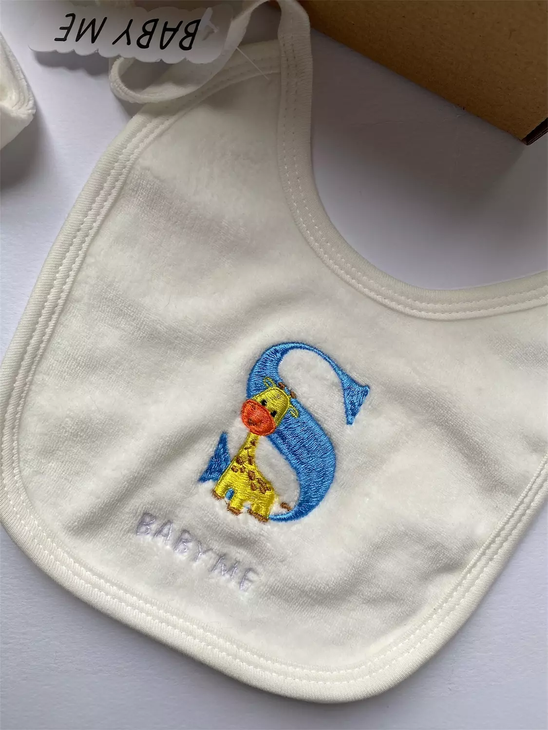 Letter x Giraffe Embroidery Design 1