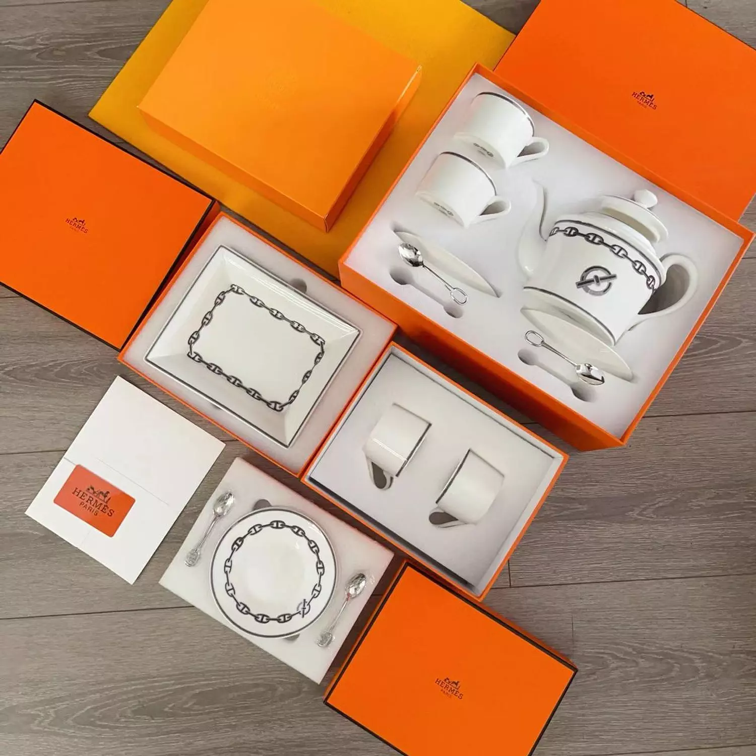 luxurious Hermès Chaine d'Ancre porcelain tea set in platinum silver, featuring iconic anchor chain motifs image