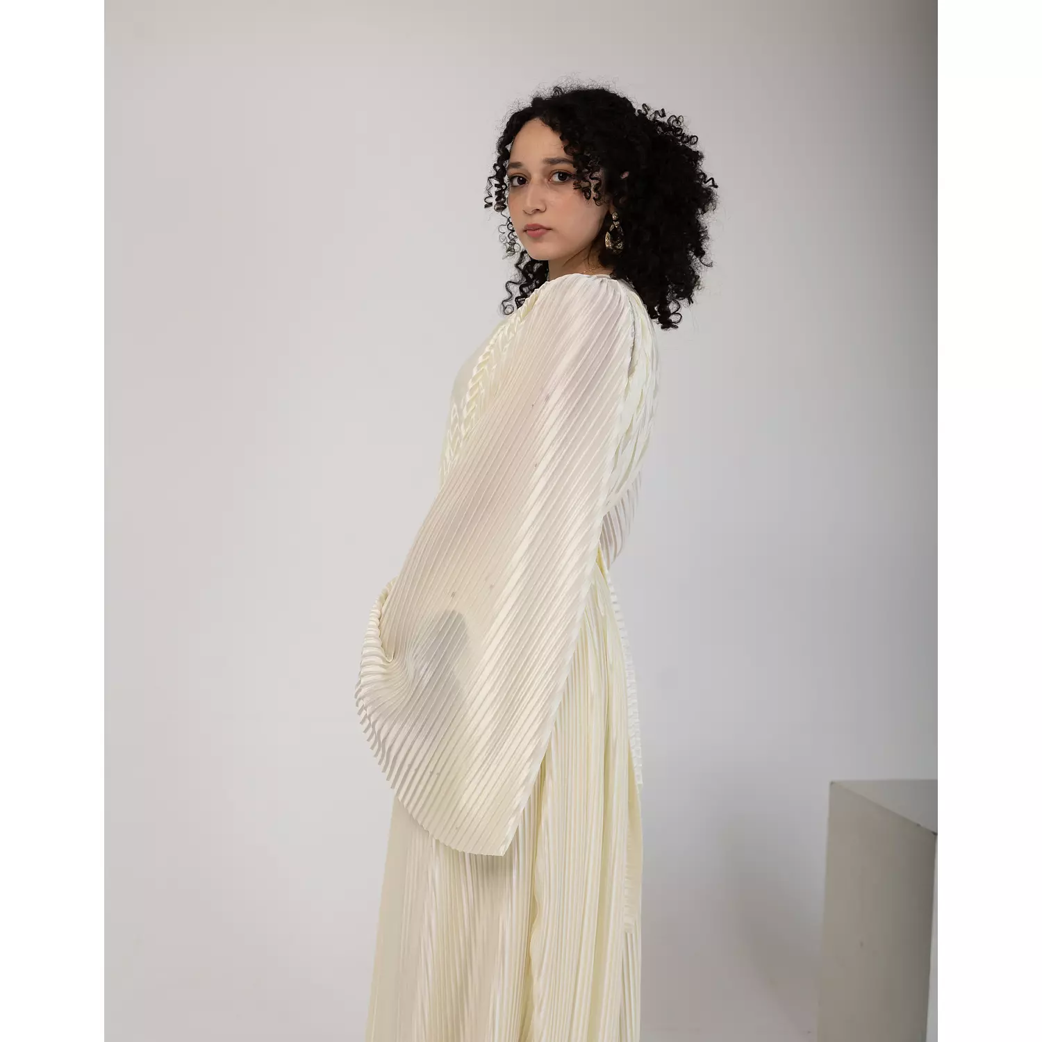 Off White Pleated Satin + Plain Scarf 0