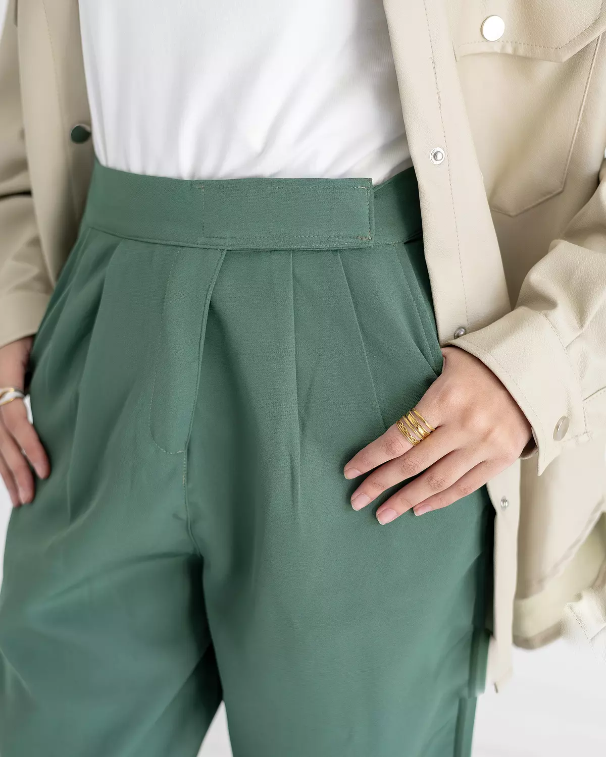 Olive classic high-waisted pant 3