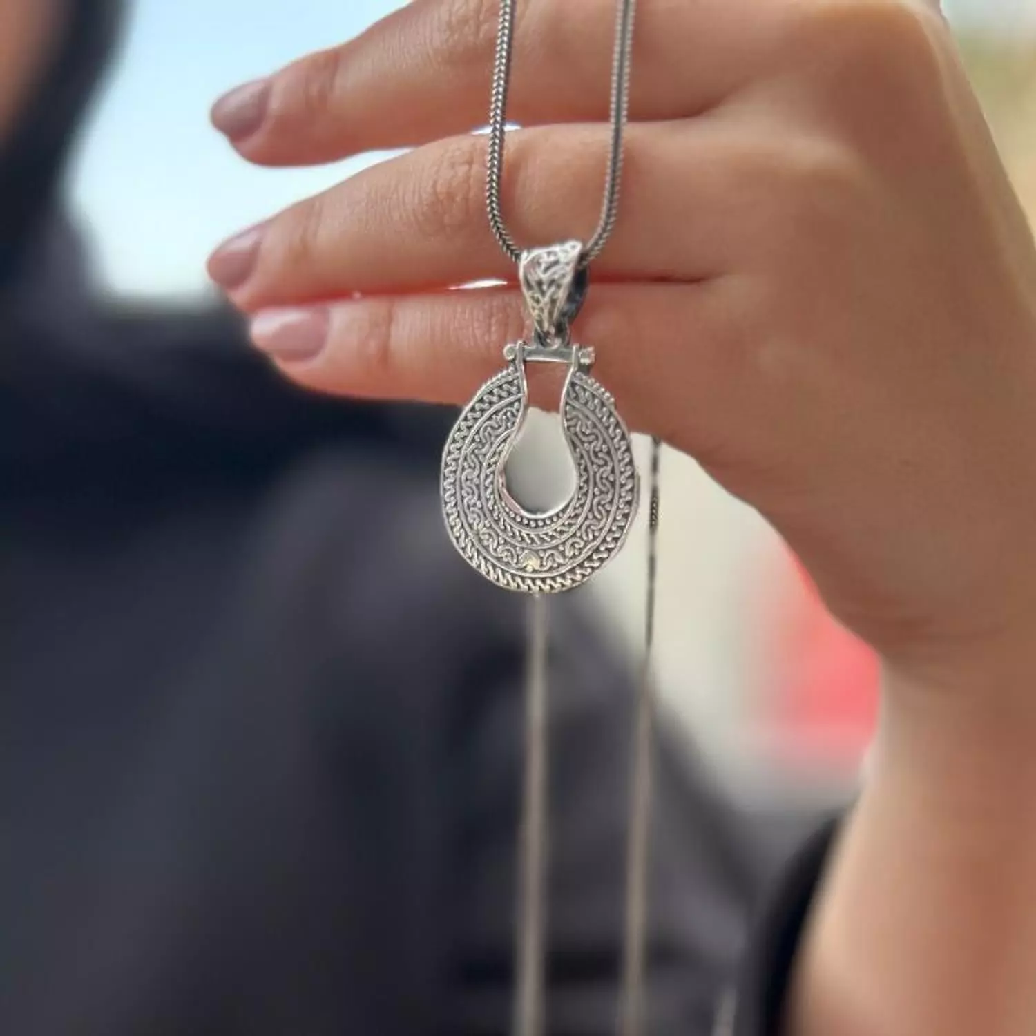 <h3>Necklaces &amp; Pendants</h3>