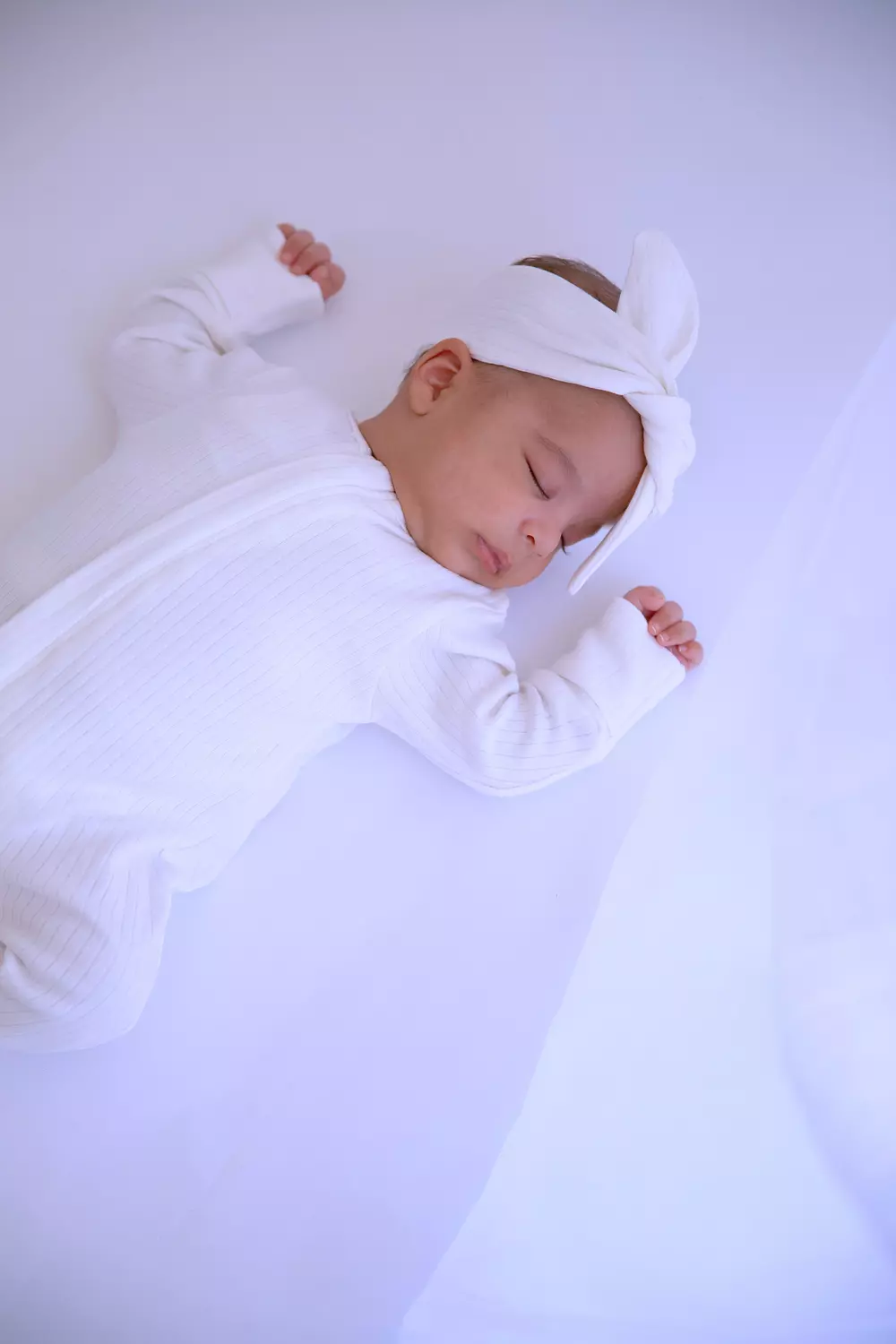 Cloud white organic set with bow/beanie 2