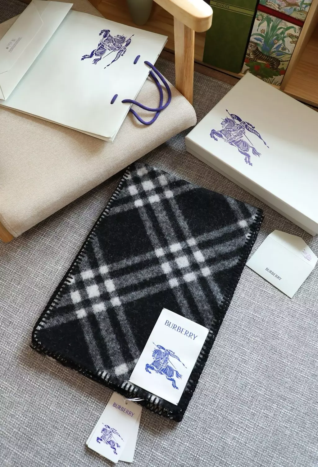 Burberry scarf image