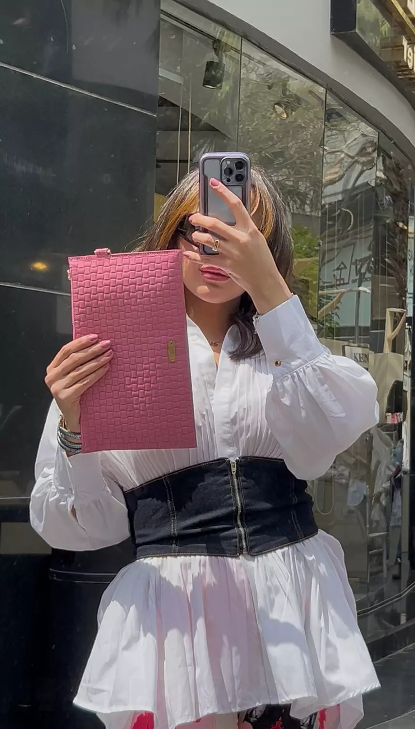 VeeV Pinky Clutch 4