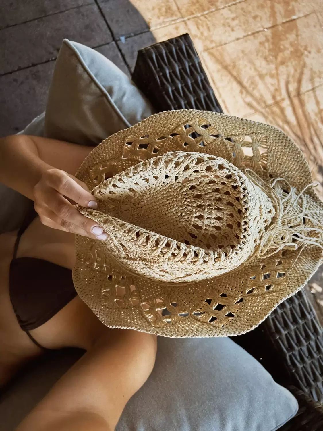 Light beige seashell Hat  2