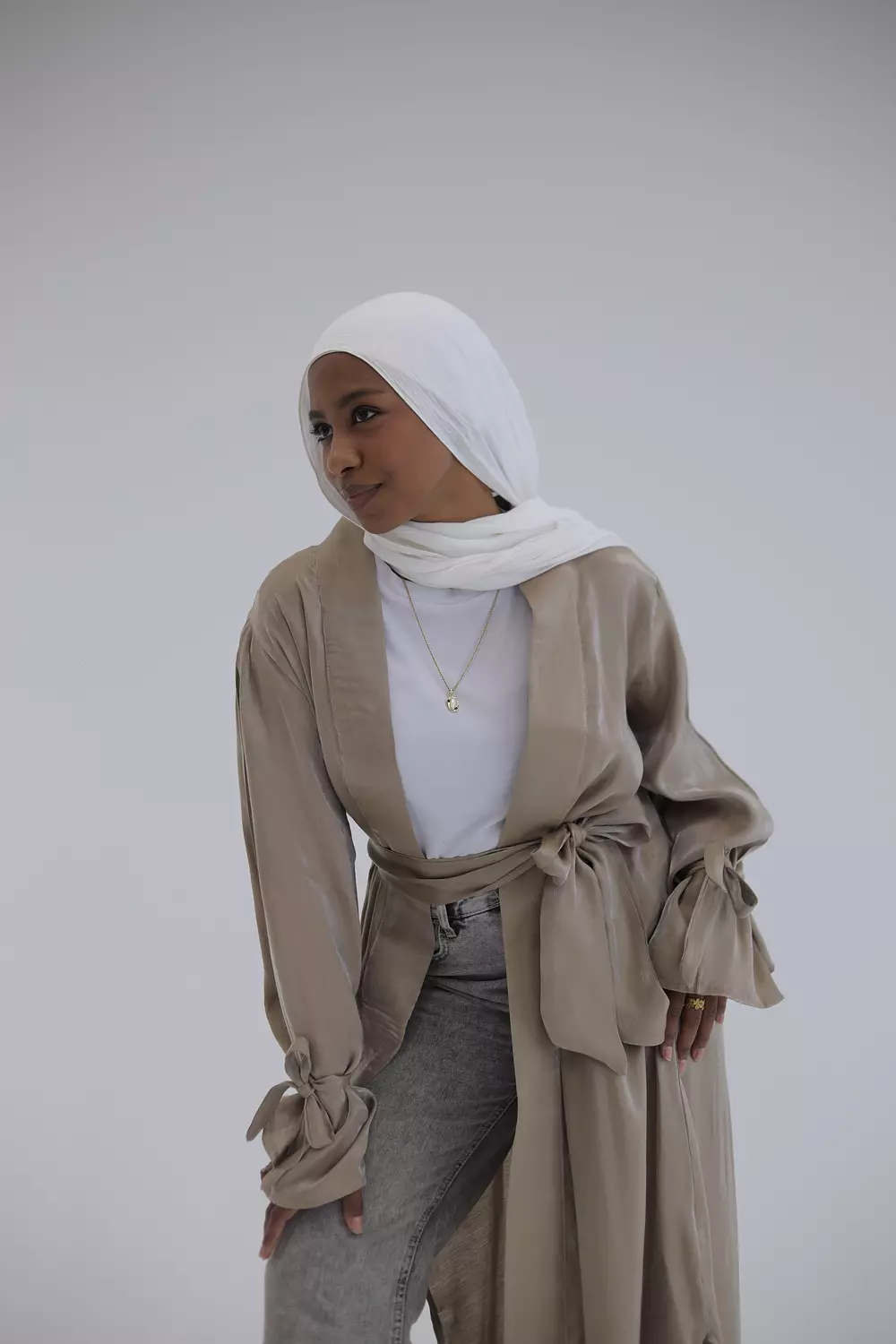 Beige cardigan stan with a waistband 4