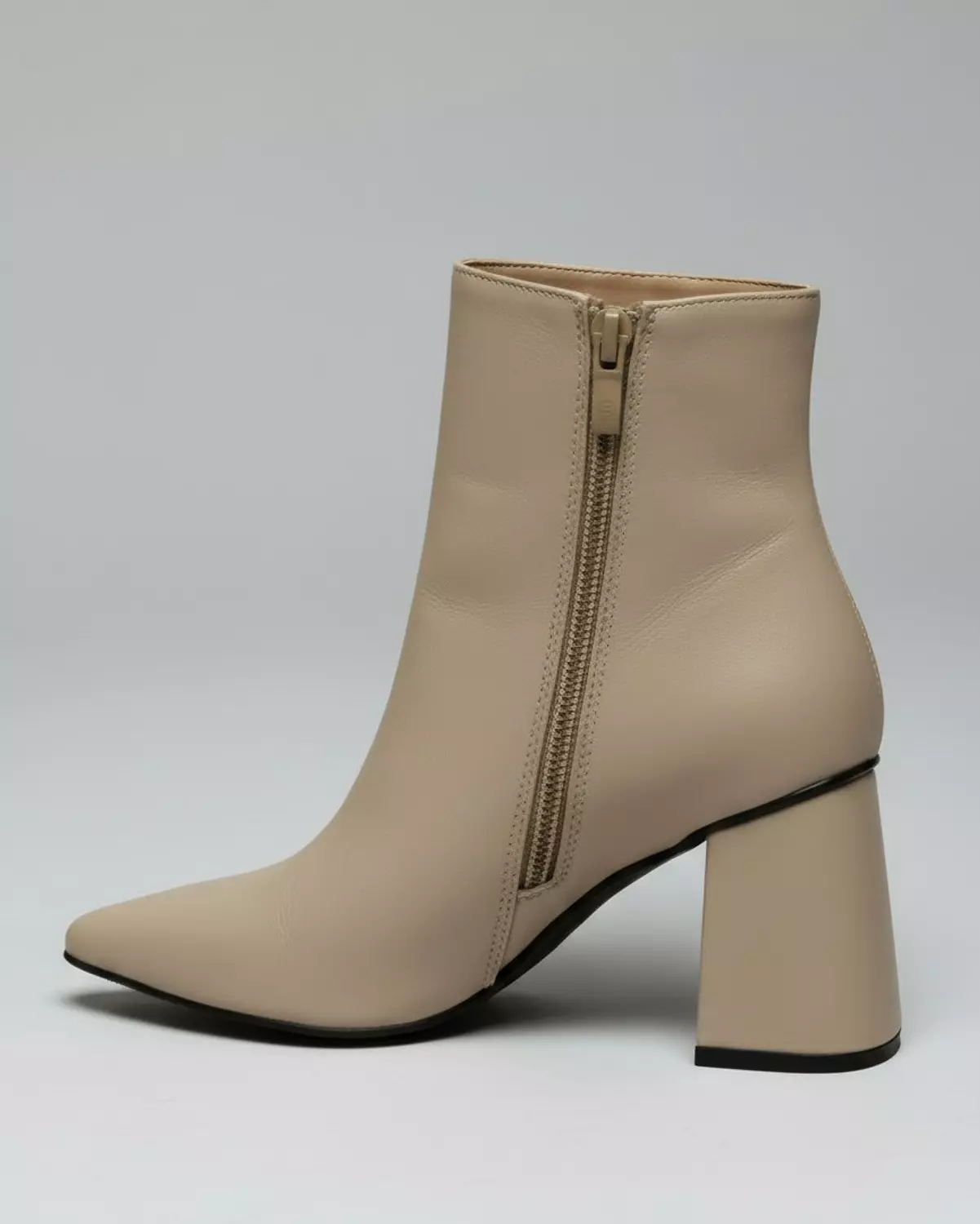 Stylish Leather Ankle Boots – Medium Heel, Side Zipper 10