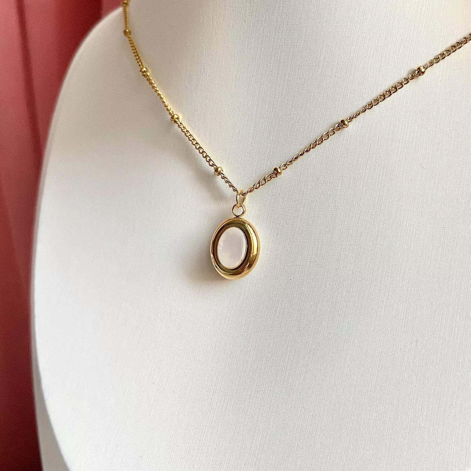 Golden Oval Halo Necklace✨ 3