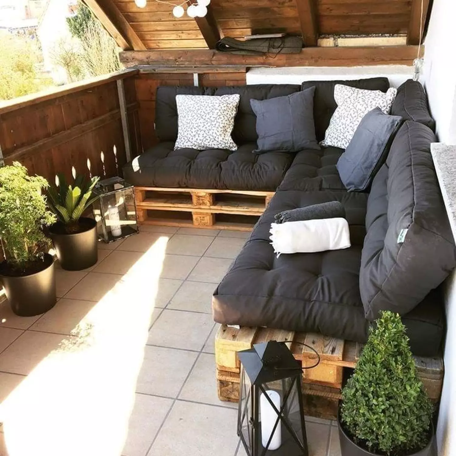 Pallet sofa 17