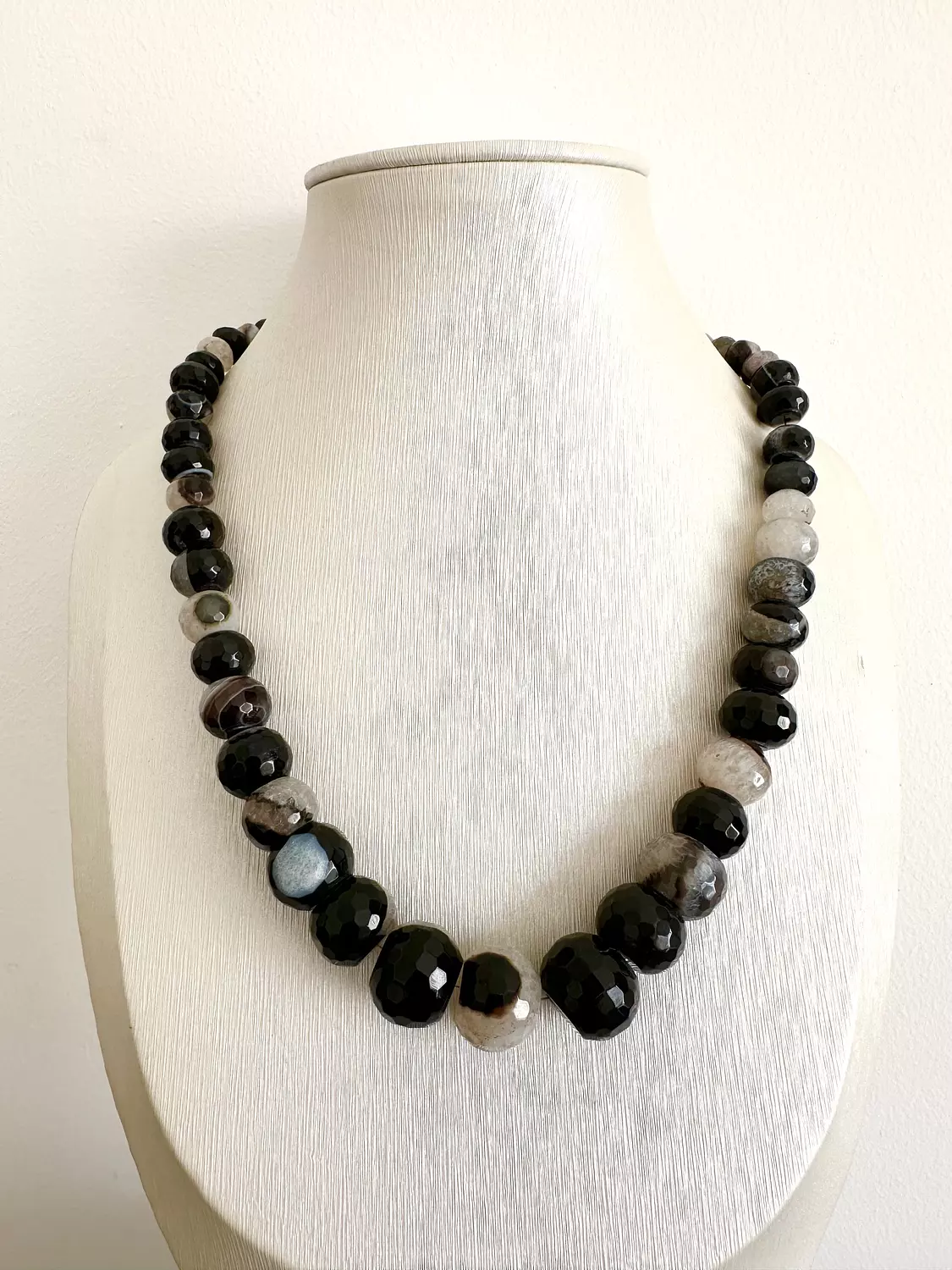 Black dots  1