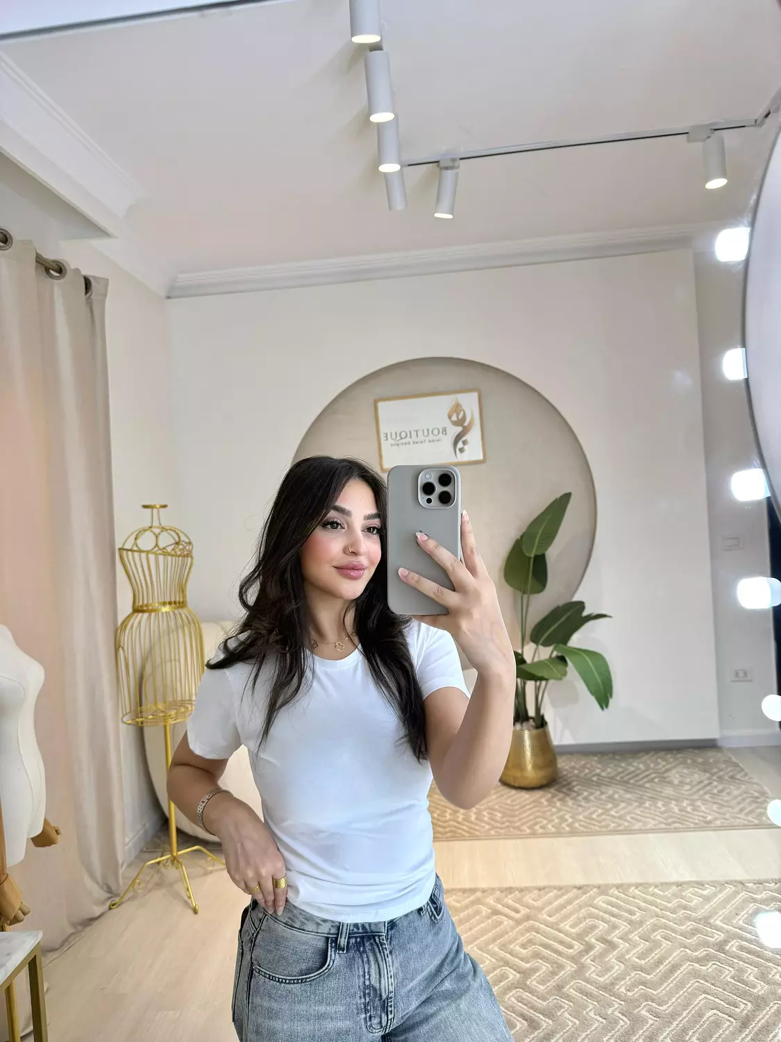 بيزك توب نص كم اوف وايت image