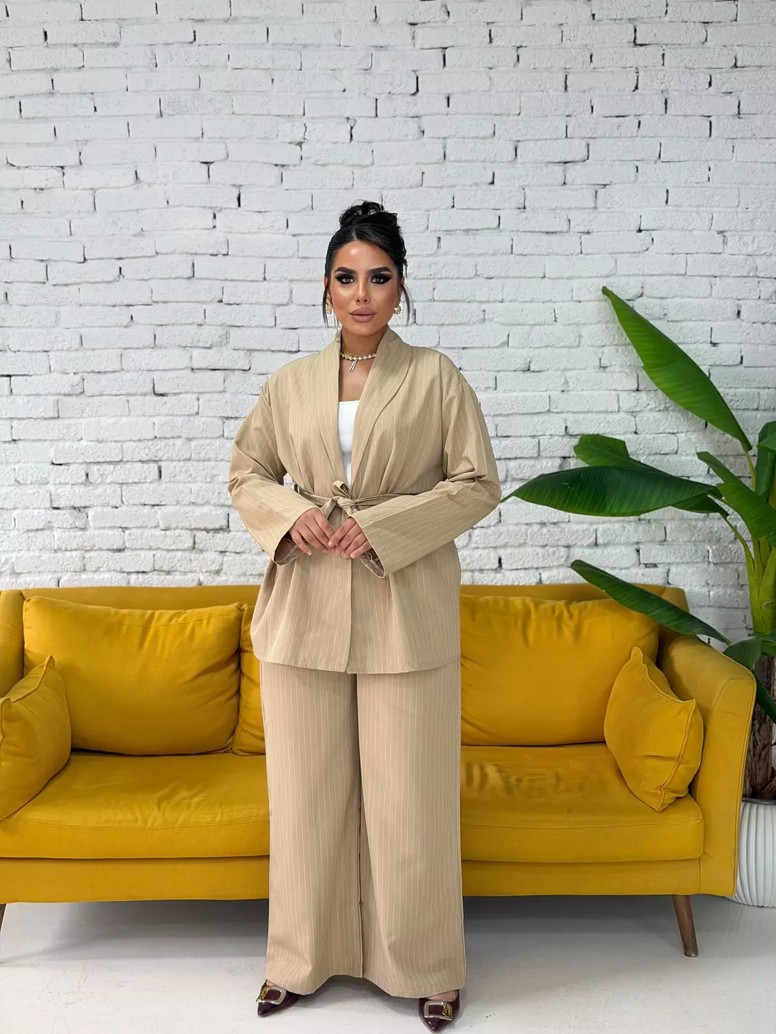 Contour Pinstripe Set in Beige image