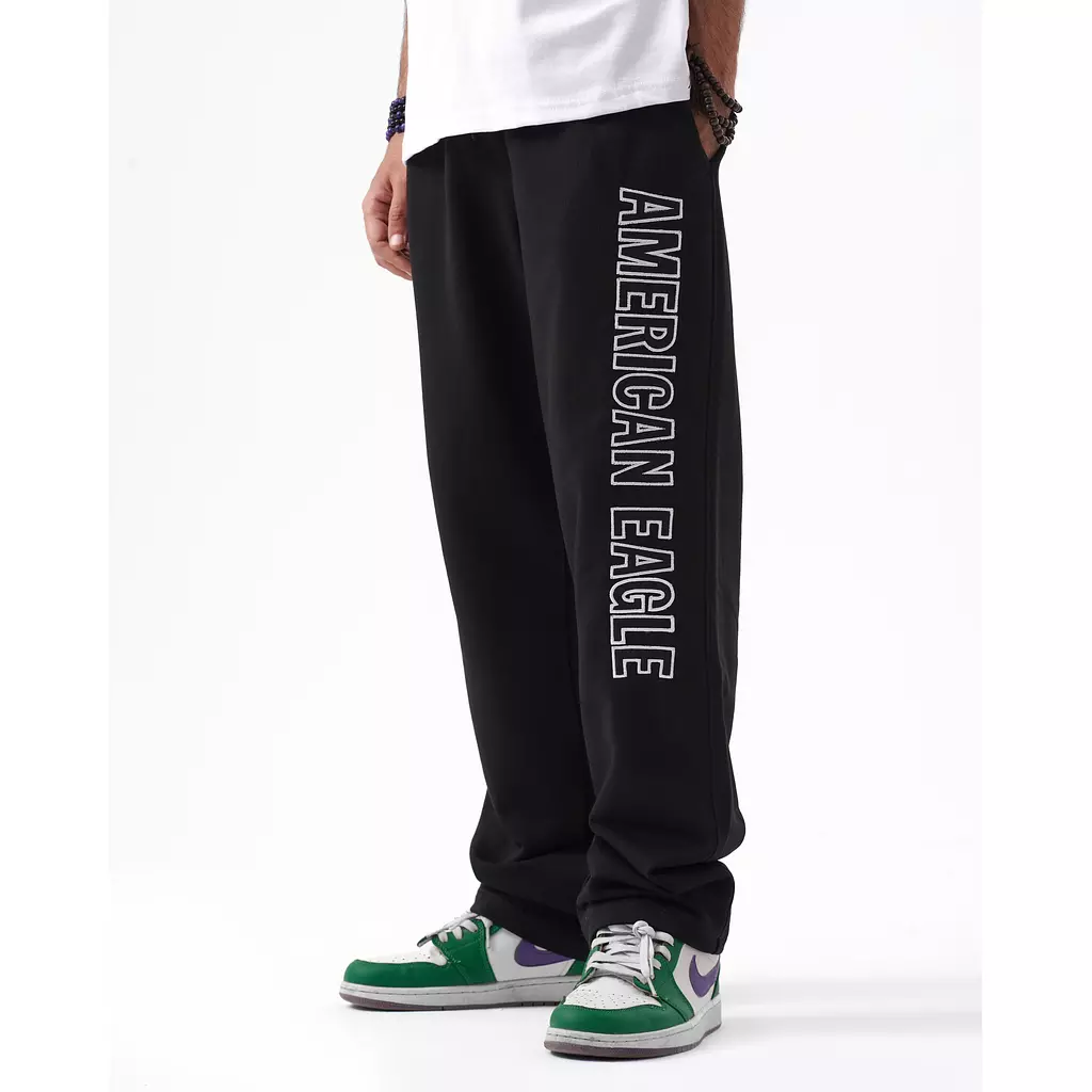 <p>Denim &amp; Sweatpants</p>