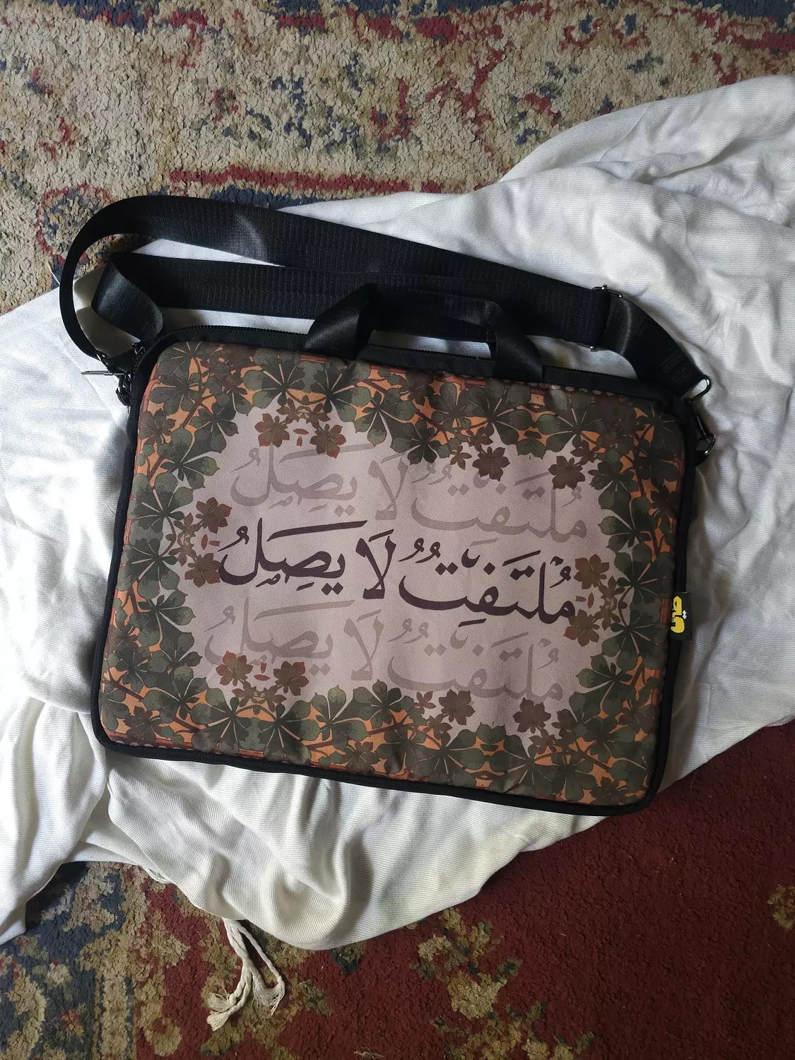 مُلتفت لايصل/لابتوب image