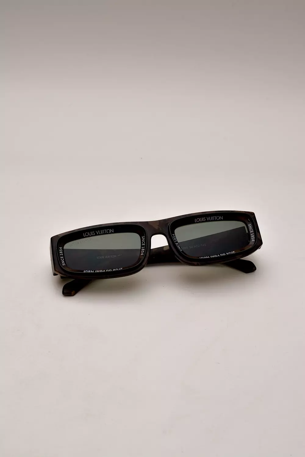 LV sunglasses ar 3