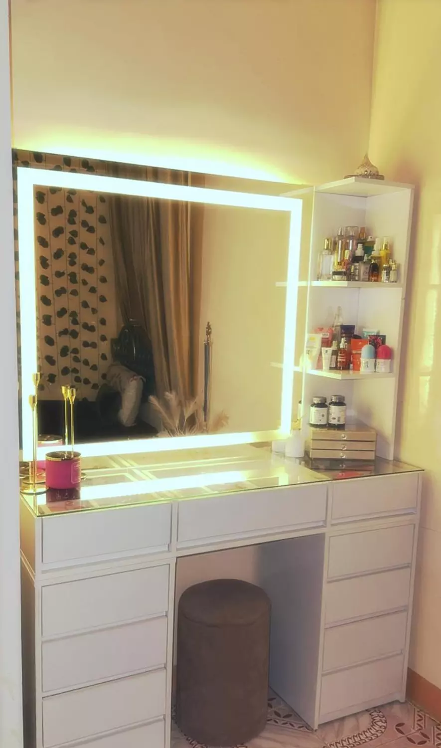 Mega vanity 130*180*40 3