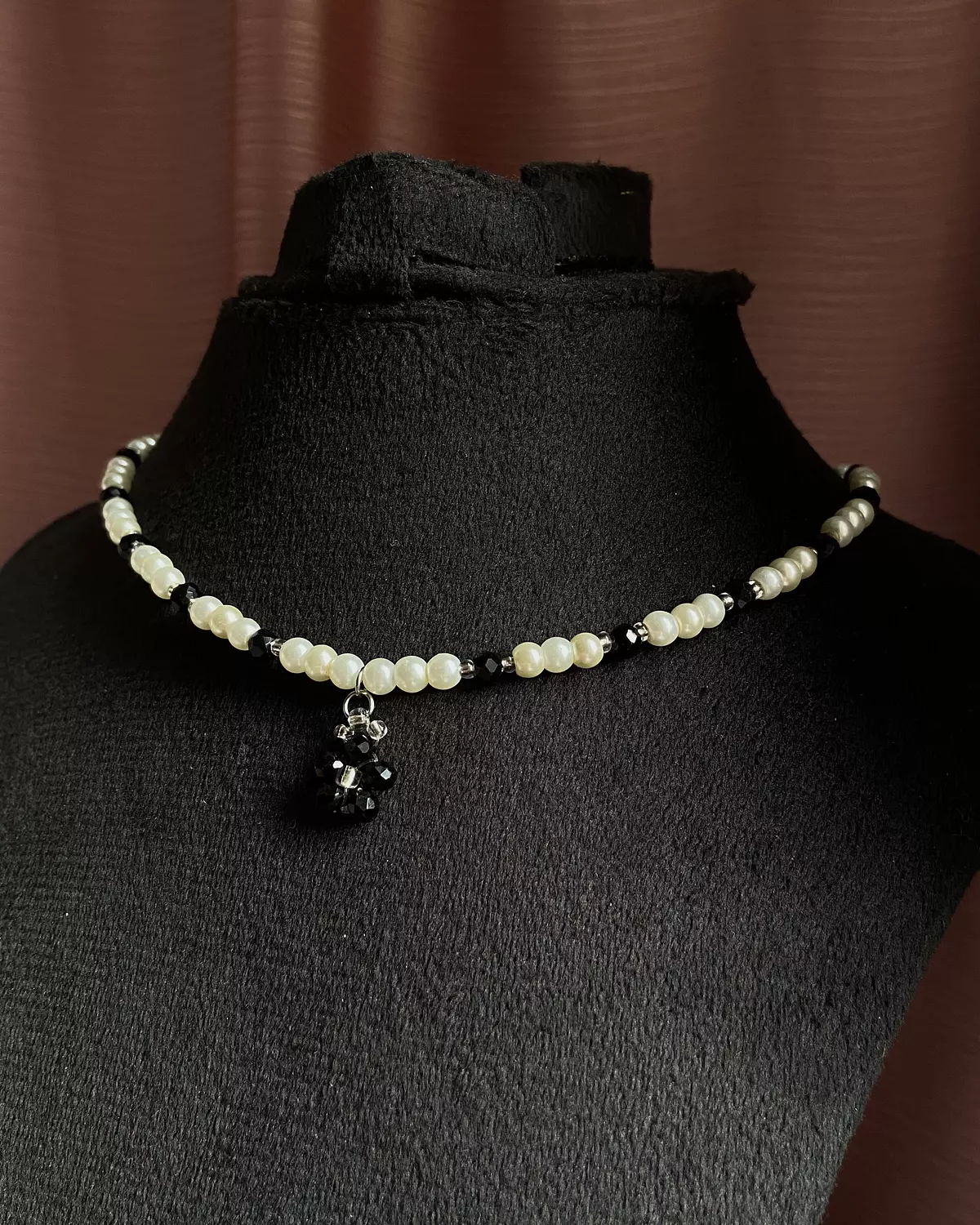 2 black necklaces , black crystal with white pearls ✨ 7