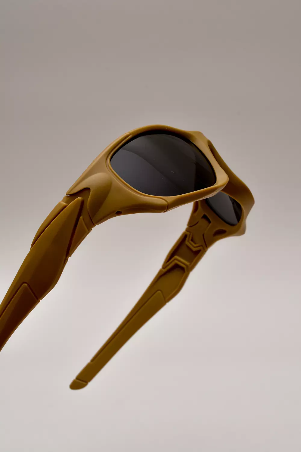 <h3 style="text-align: start"><strong>wrap sunglasses</strong></h3>