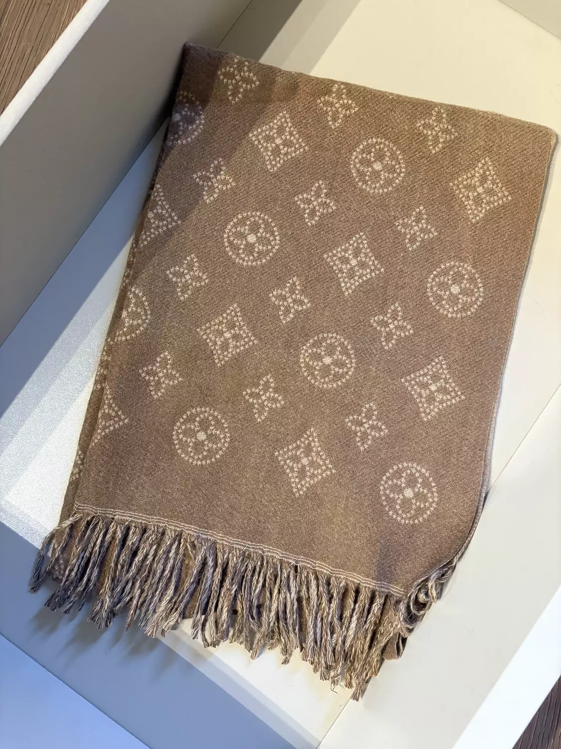 LV WOOL SHAWL hover image