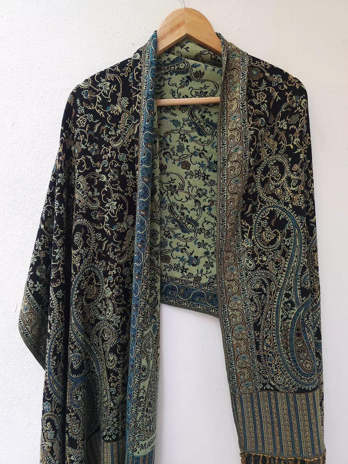Black/green Pashmina image