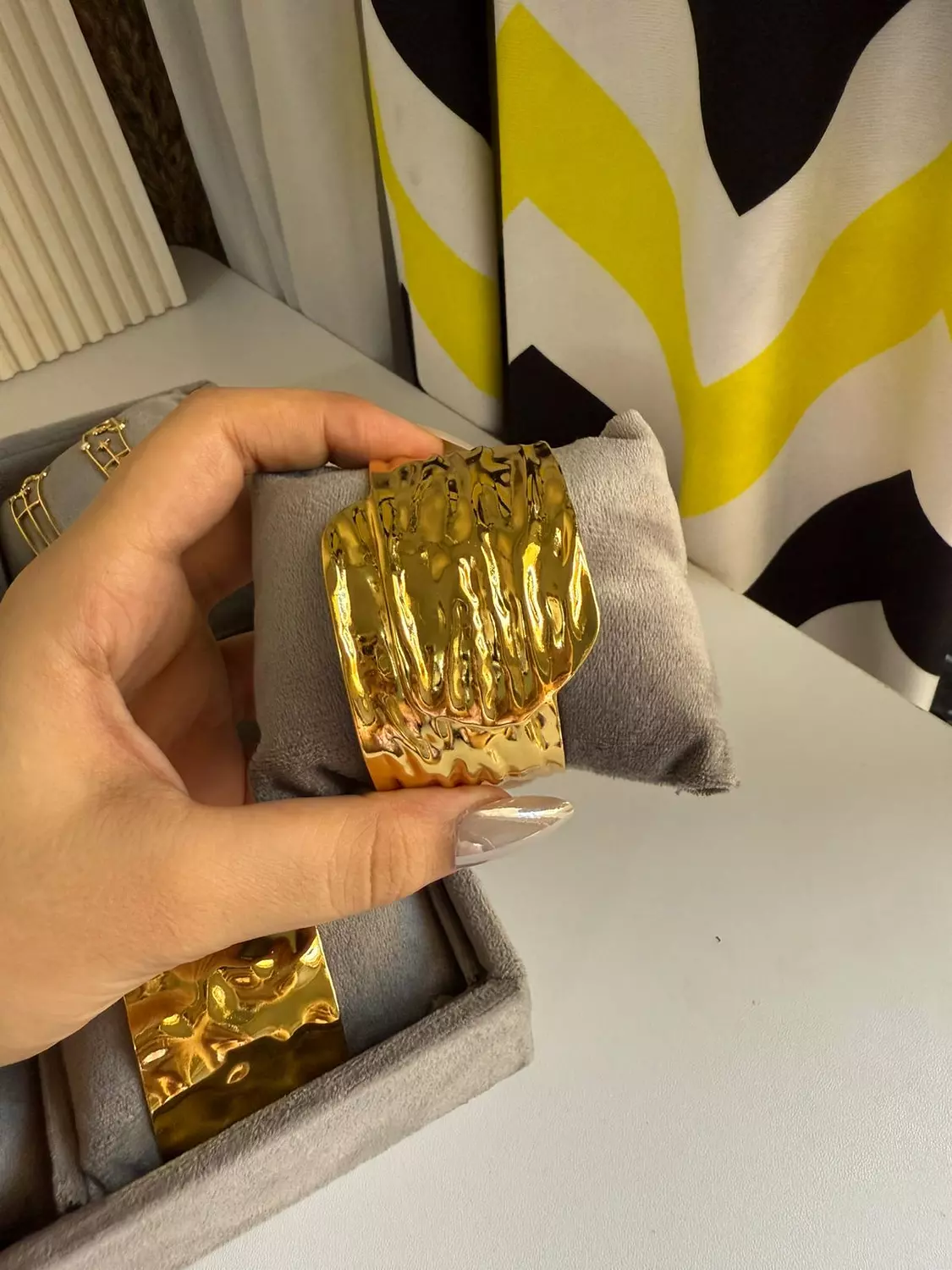 Simple bareclet  image