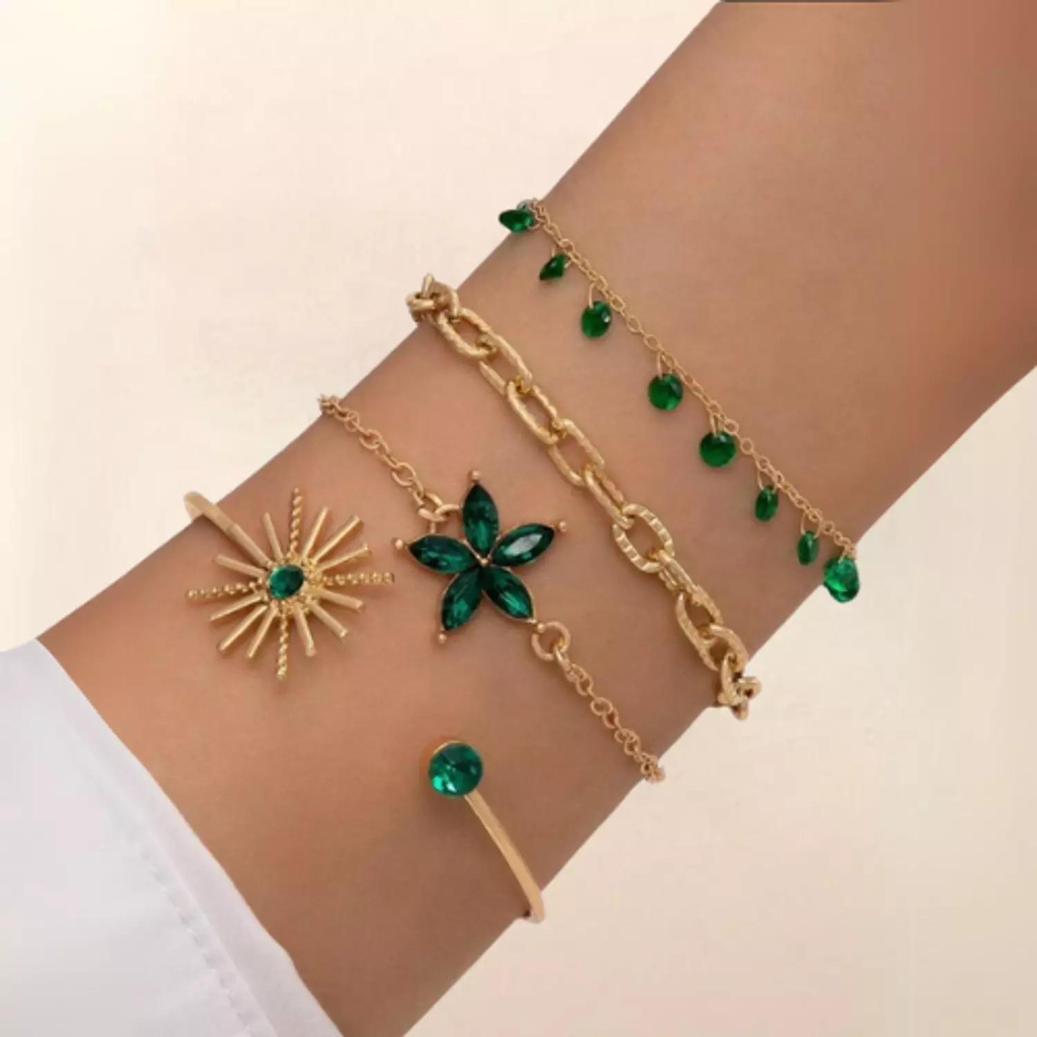 <h3><span style="color: #e97d6a">Accessories</span></h3>