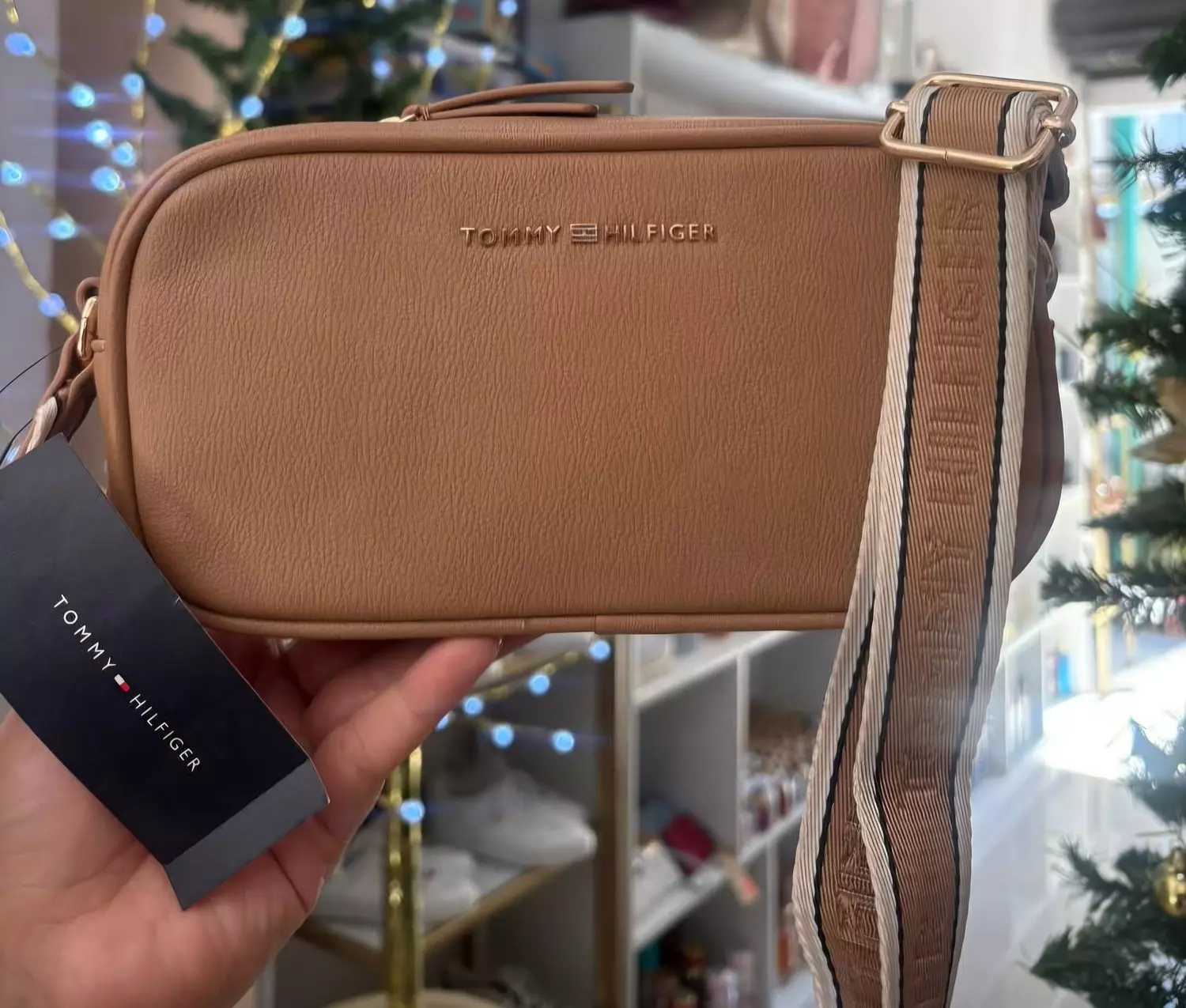 Tommy Hilfiger Signature Crossbody Bag  2