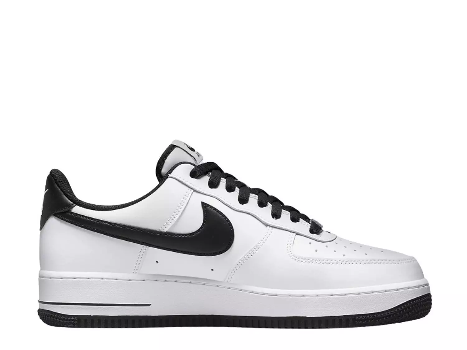 Nike Air Force 1 '07 in a classic "White/Black" 1