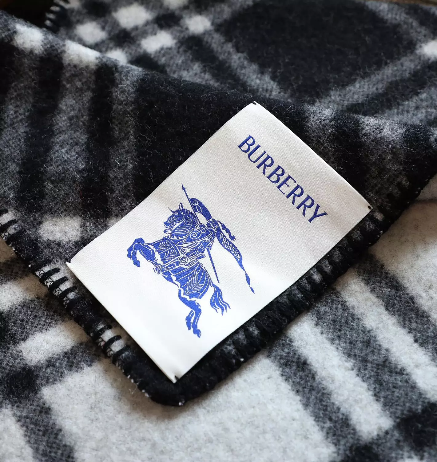 Burberry scarf 3