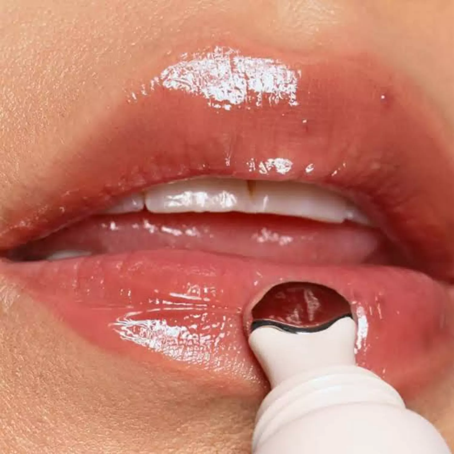  Refy LIP GLOSS High-shine lip gloss  3