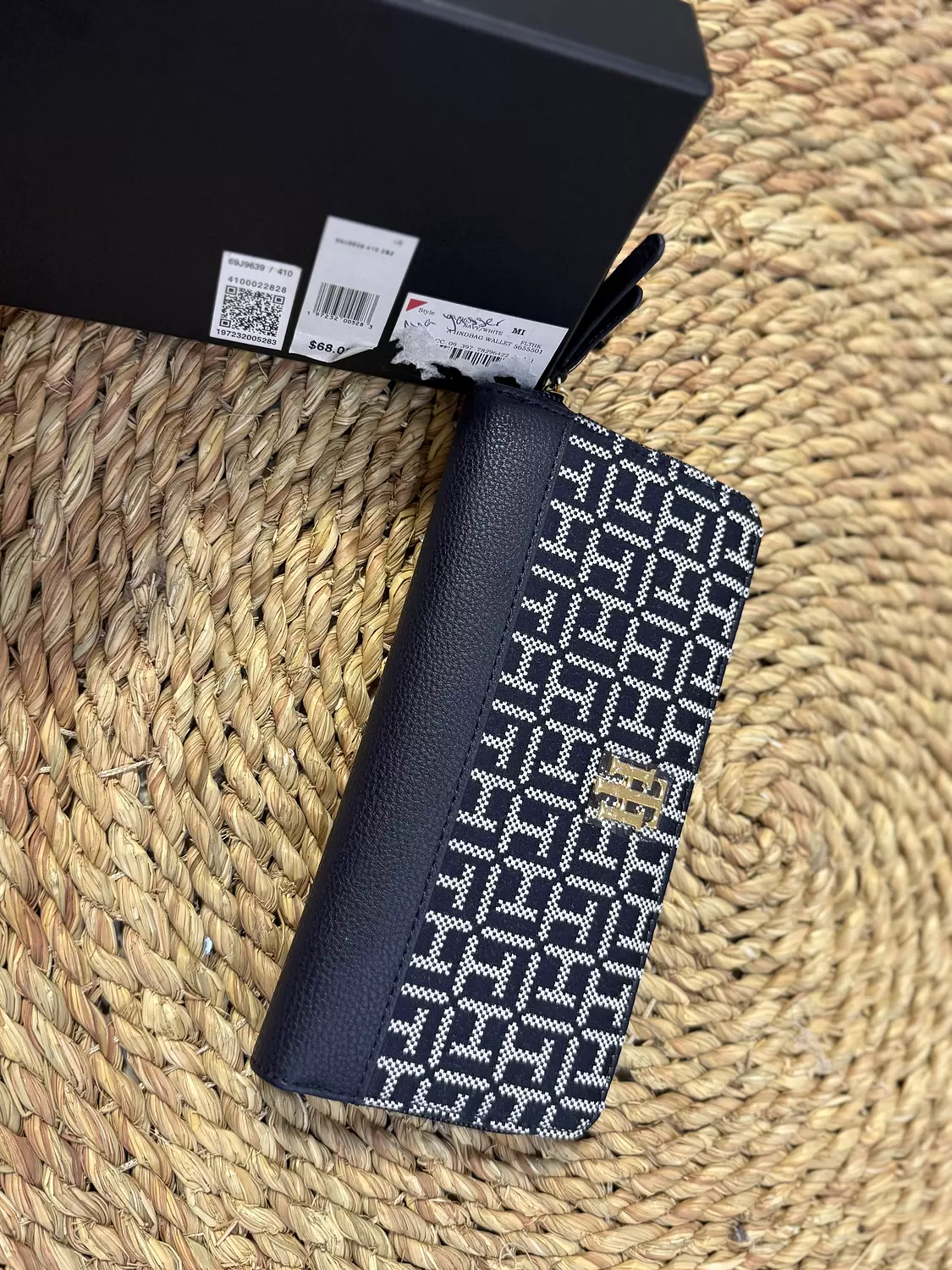Tommy Hilfiger Women’s Zip-Around Wallet – Navy Monogram with Box 2