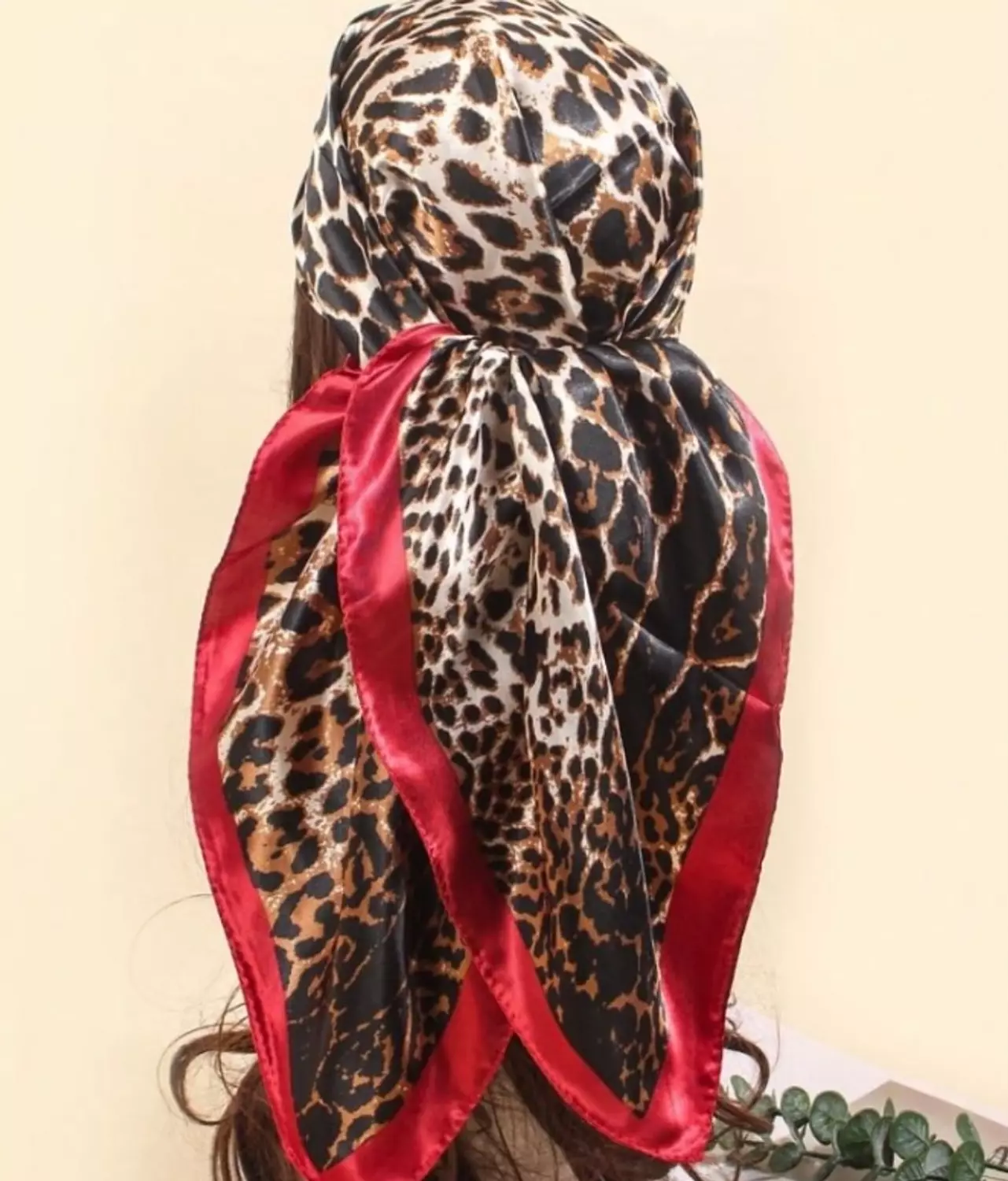 squar satan scarf hover image