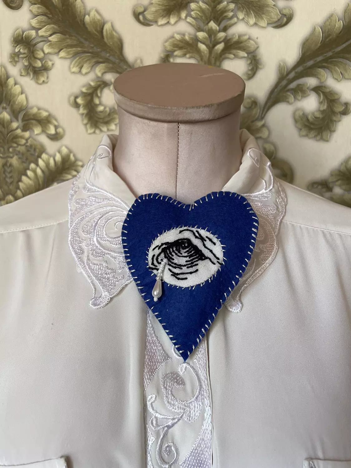 Blue heart brooch  image