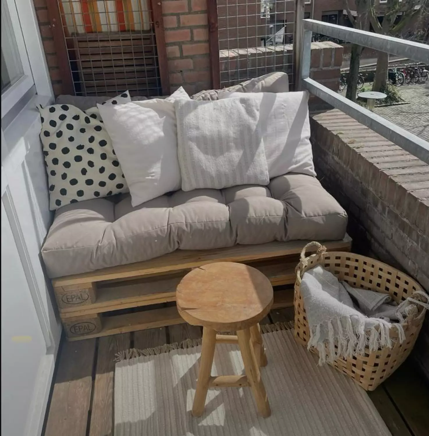 Pallet sofa 20