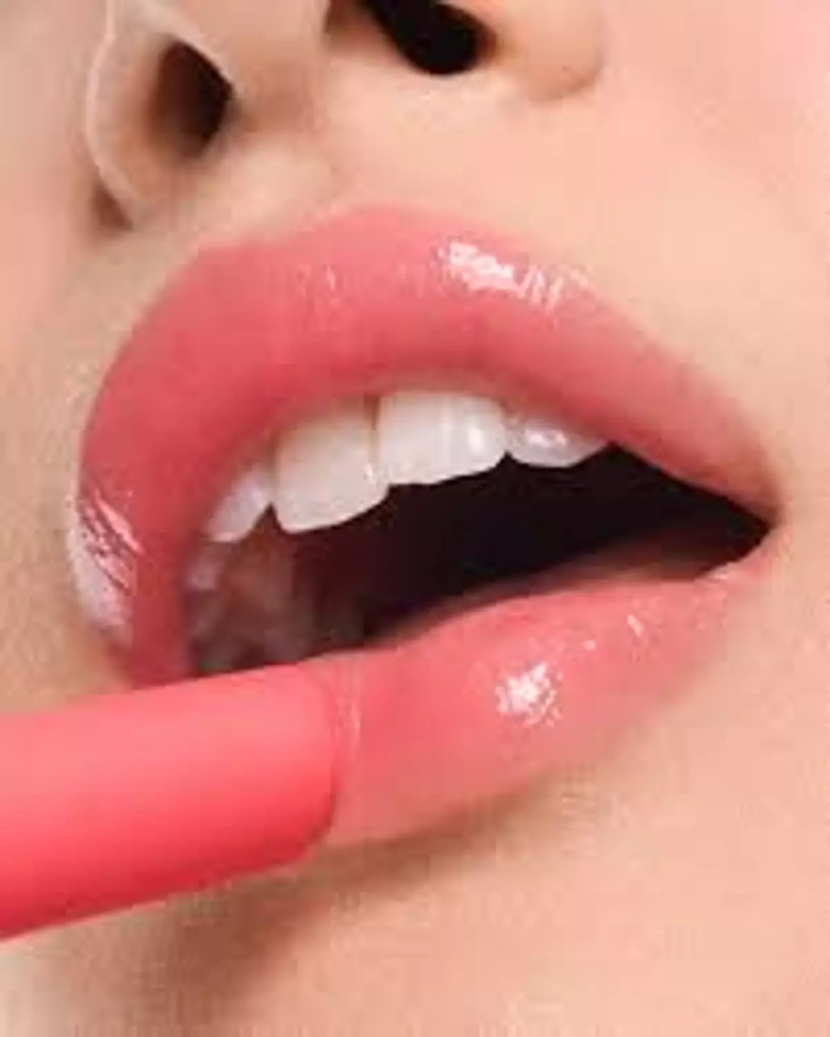 MAKEUP BY MARIO  MoistureGlow™ Plumping Lip Serum 8
