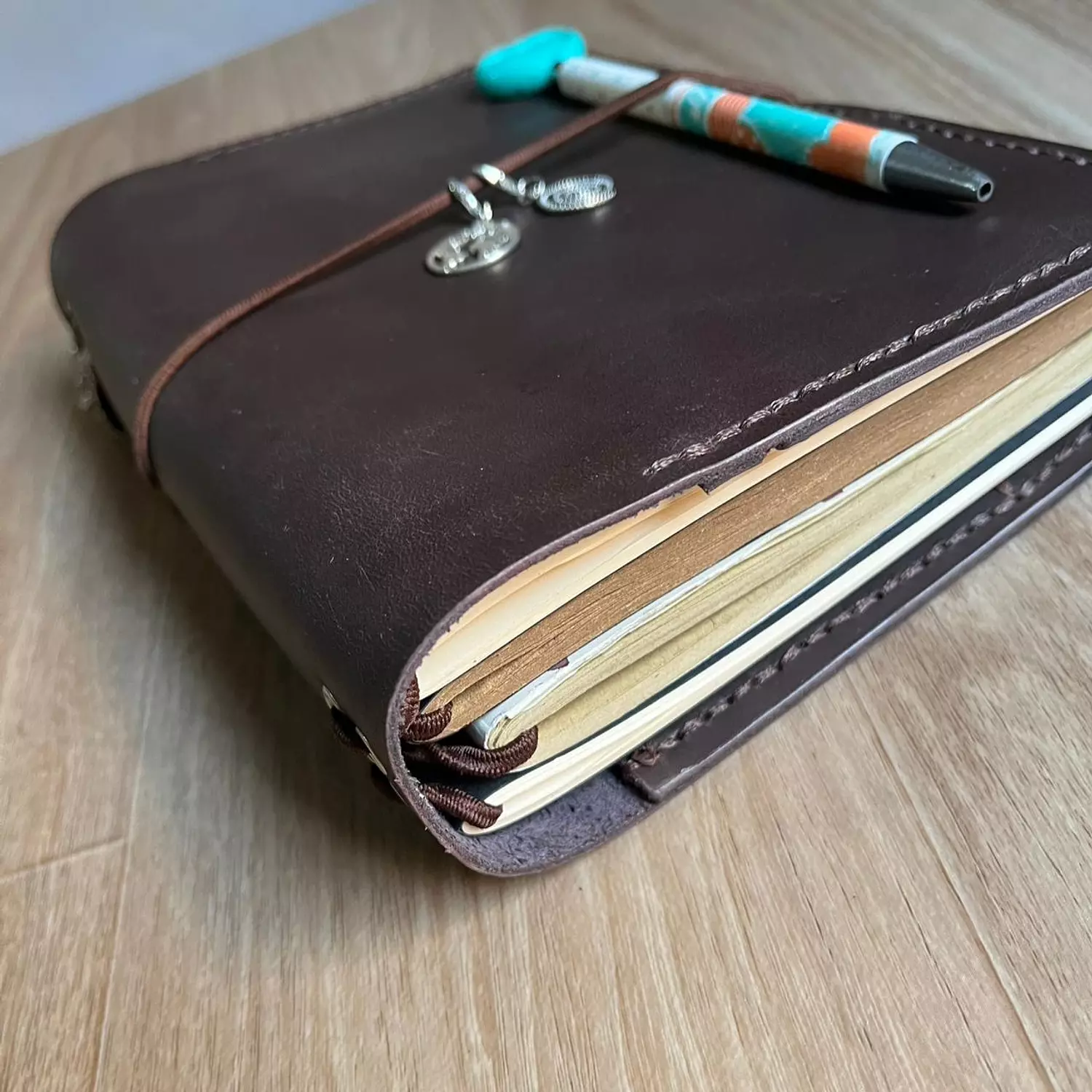 Bifold A5 with pockets 7