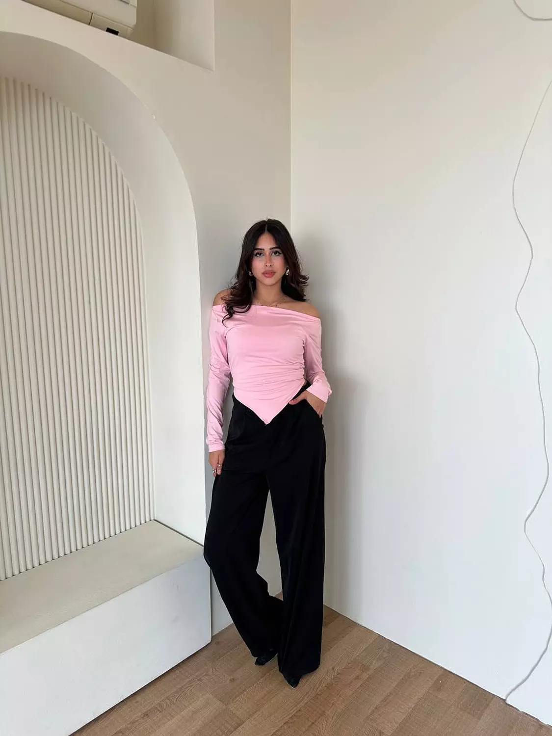 Long-Sleeve Lycra Top with Boat Neck & Pointed V-Hem image
