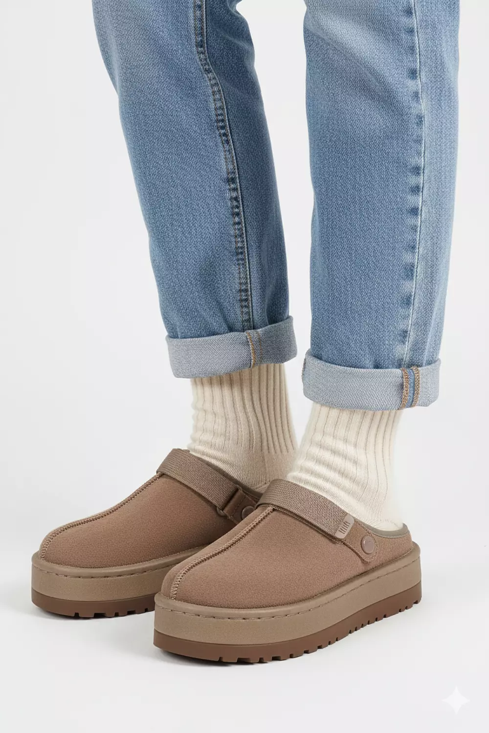 Comfortable, Thick-Soled Clog Slippers 1