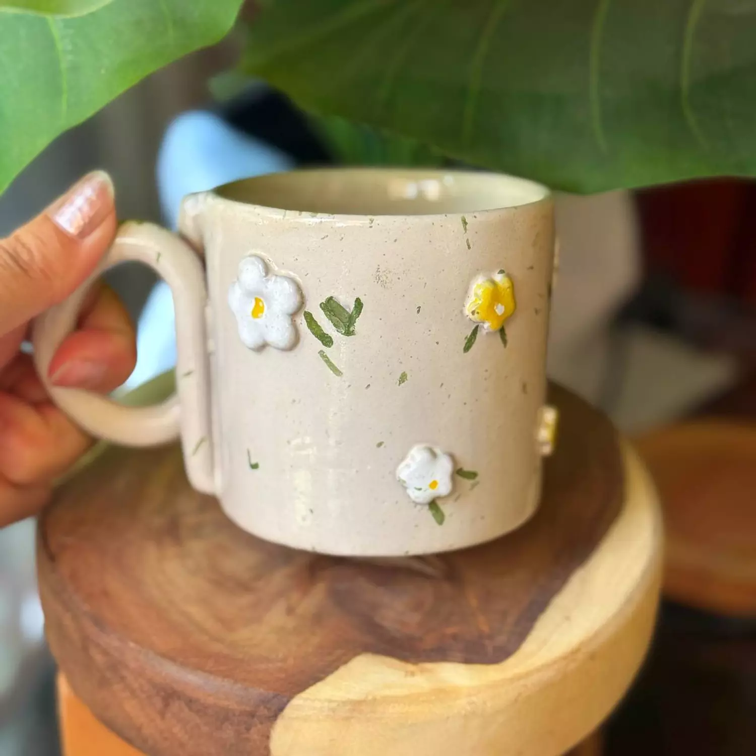 Beige Floral mug 1