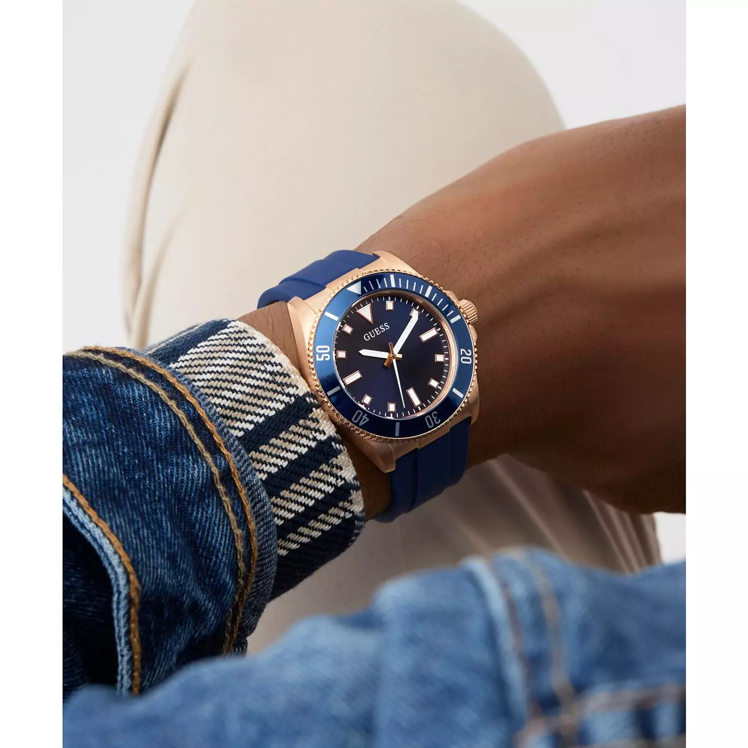 GUESS CLIFF Mens Blue Rose Gold Tone Analog Watch Blue Silicone Smooth Strap 5