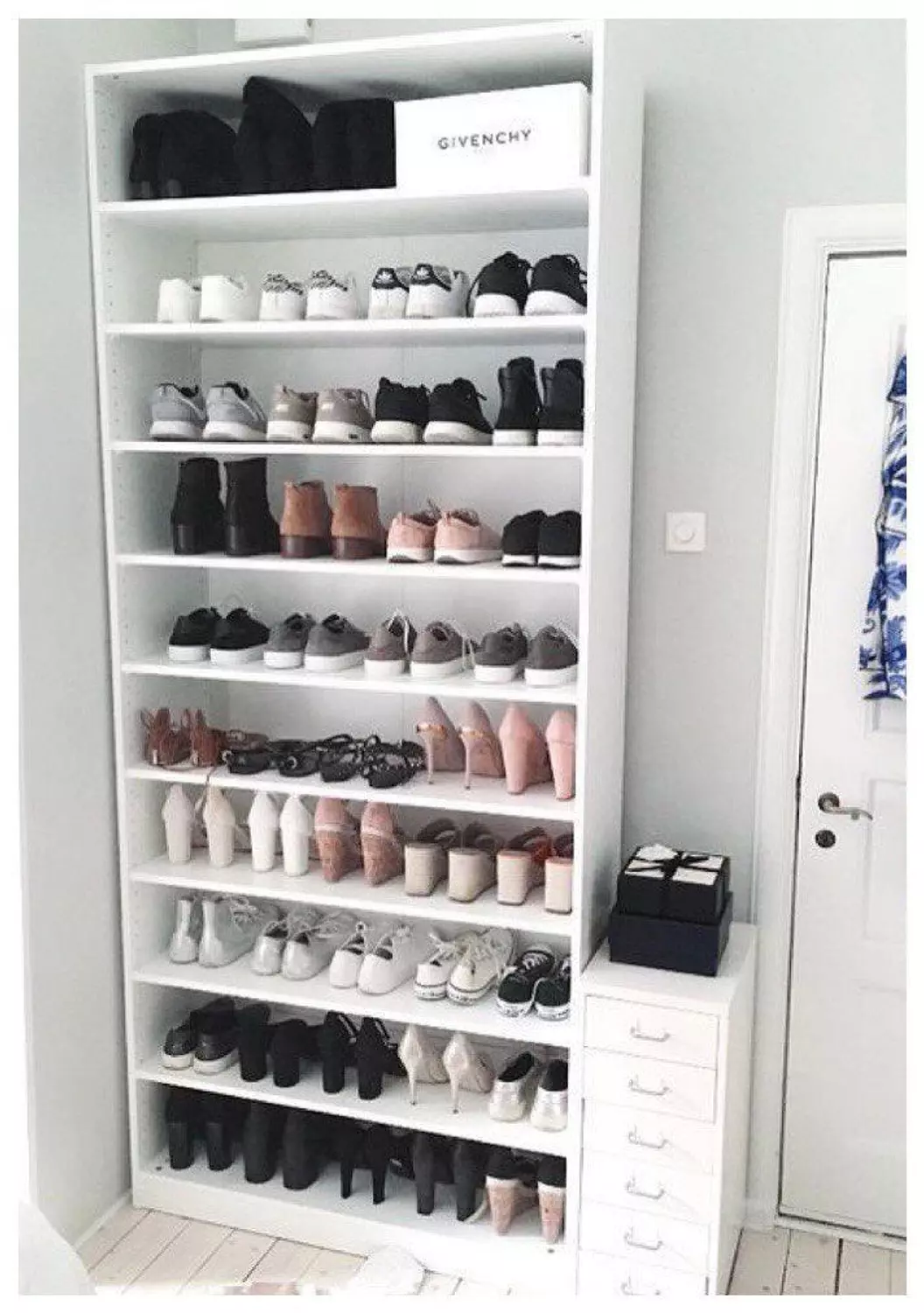 Shoe storage unit image