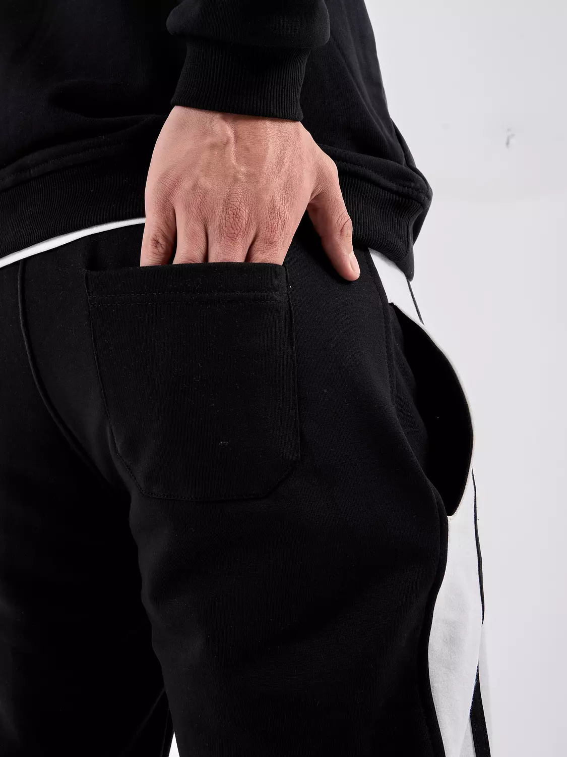 ESSENTIAL STRIPE SWEATPANTS "black" 4