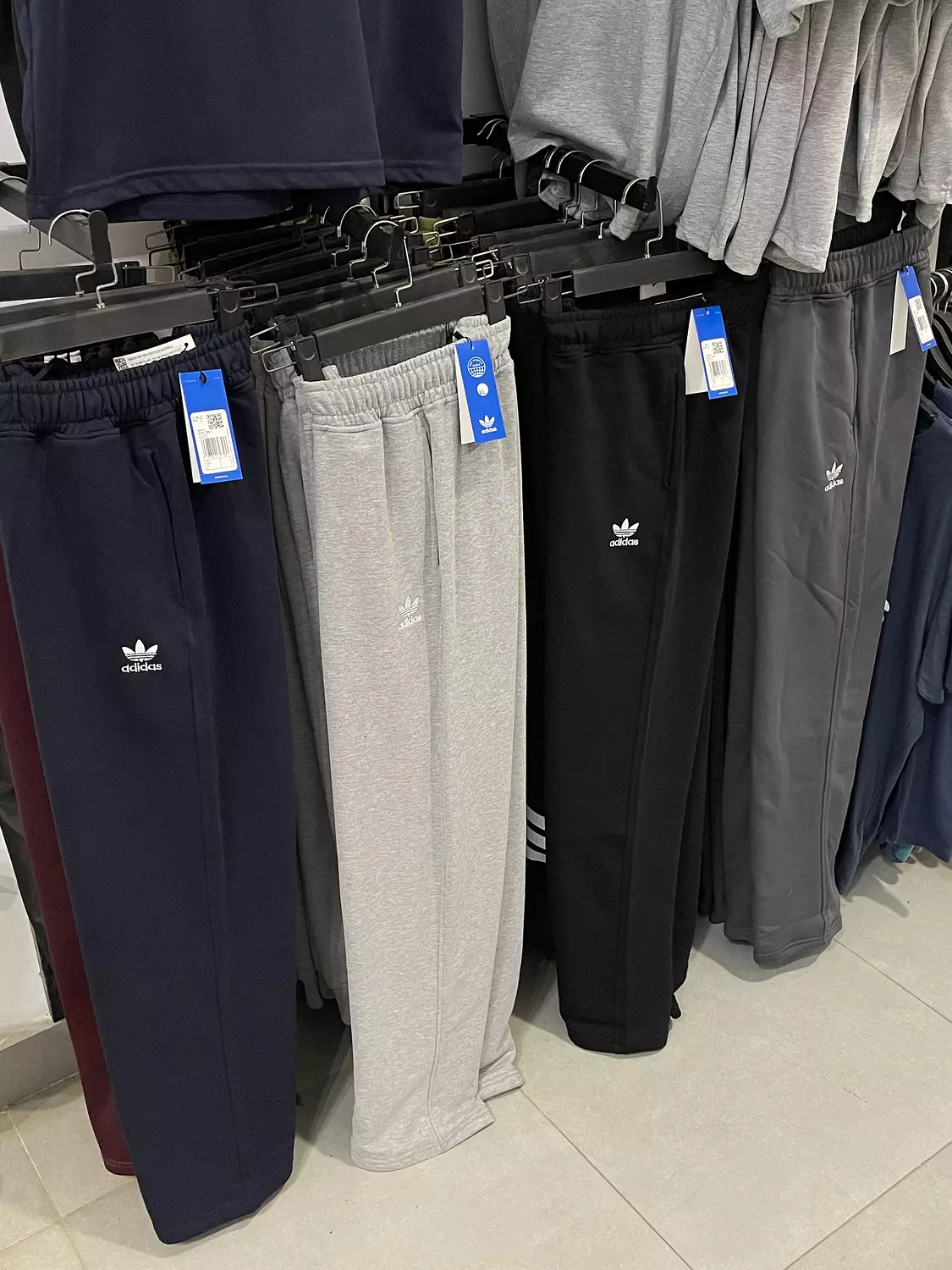 Wide leg adidas  8