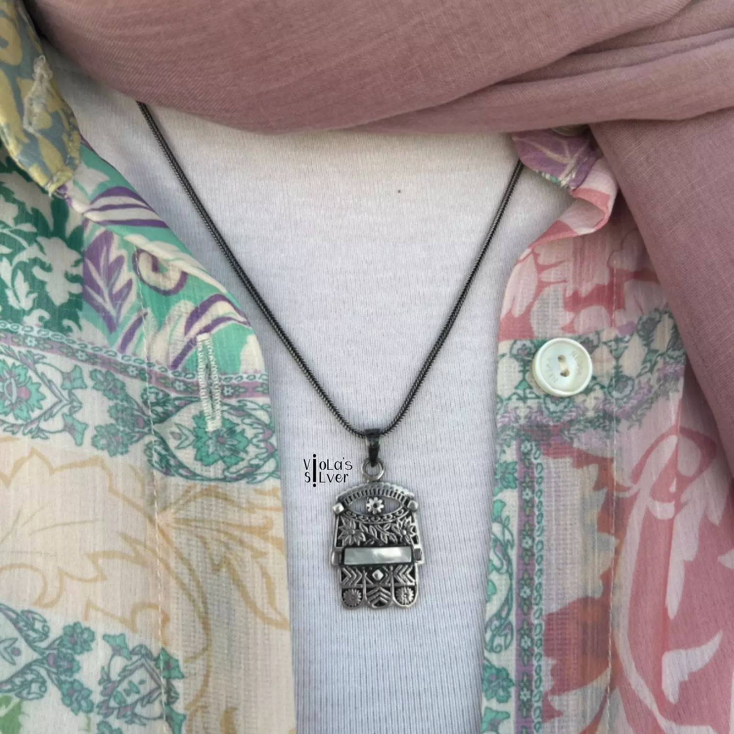 White stone kaf necklace  image
