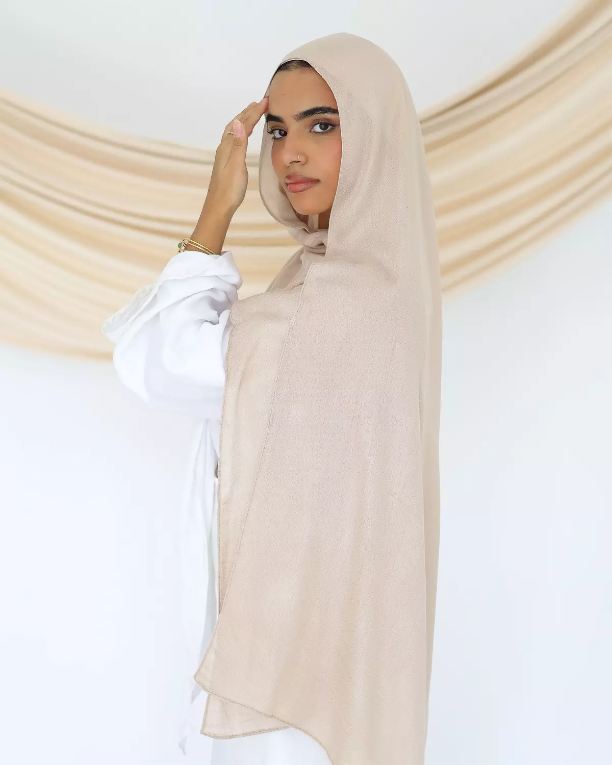 Beige Elegance hover image