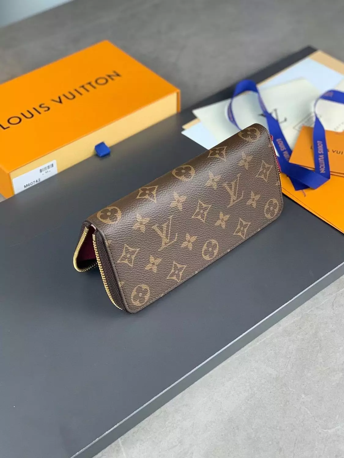Lv wallet 4